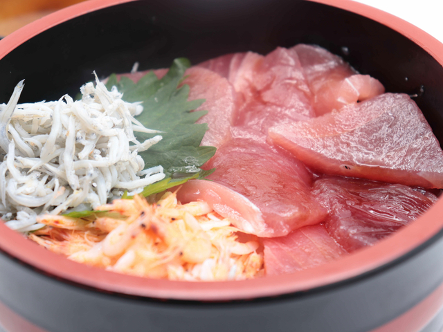 贅沢三色海鮮丼/日本平PA【上り】