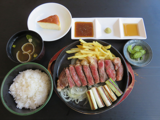 ステーキセット(兵庫県産黒毛和牛使用)/朝来SA【南行き】
