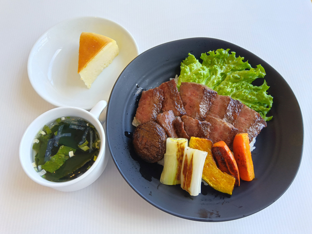 ステーキどんぶり（兵庫県産黒毛和牛使用）/朝来SA【南行き】