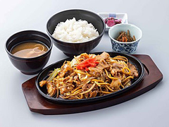 鉄板ホルモン焼きそば定食/市川SA【北行き】