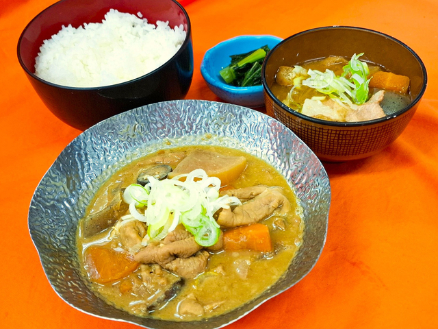 もつ煮ごはん 豚汁付き/駒ヶ岳SA【上り】