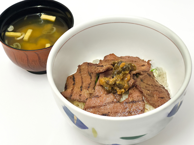 牛たん麦めし丼/菅生PA【上り】