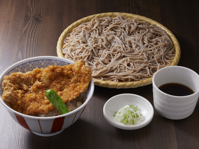 秩父名物わらじタレかつ丼ともりそば/三芳PA【上り】(Pasar三芳)