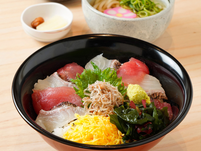 和歌山産まぐろと鯛の紅白丼/紀ノ川SA【上り】
